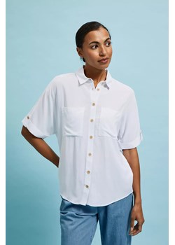 Koszula z kieszeniami i krótkimi rękawami biała ze sklepu Moodo.pl w kategorii Koszule damskie - zdjęcie 172000367