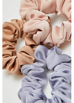 Zestaw trzech gumek do włosów różowy ze sklepu Moodo.pl w kategorii Gumki do włosów - zdjęcie 172000385