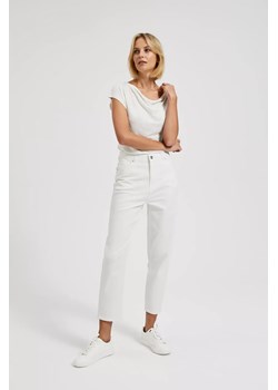 Jeansy w prostymi nogawkami białe ze sklepu Moodo.pl w kategorii Jeansy damskie - zdjęcie 172000479