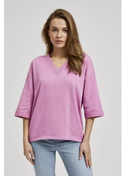 Gładka bluza z dekoltem w serek i rękawami 3/4 różowa ze sklepu Moodo.pl w kategorii Bluzy damskie - zdjęcie 172000668
