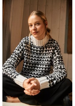 Sweter z golfem czarno-biały ze sklepu Moodo.pl w kategorii Swetry damskie - zdjęcie 172000885