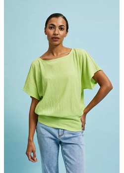 Bluzka z okrągłym dekoltem zielona ze sklepu Moodo.pl w kategorii Bluzki damskie - zdjęcie 172001127