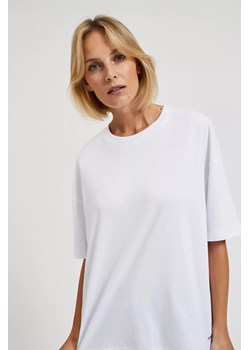 Bluzka oversize z okrągłym dekoltem biała ze sklepu Moodo.pl w kategorii Bluzki damskie - zdjęcie 172001187