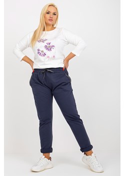 Grafitowe dresowe spodnie plus size z wiązaniem Savage ze sklepu 5.10.15 w kategorii Spodnie damskie - zdjęcie 172002799