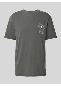 T-shirt o kroju regular fit z nadrukiem z logo model ‘NOVELTY GRAPHIC’ ze sklepu Peek&Cloppenburg  w kategorii T-shirty męskie - zdjęcie 172005789