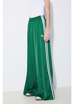 adidas Originals spodnie dresowe kolor zielony z aplikacją IP2960 ze sklepu PRM w kategorii Spodnie damskie - zdjęcie 172010088