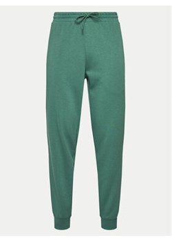 Converse Spodnie dresowe U Chev Emb Fleece Pant Ft 10023873-A25 Zielony Regular Fit ze sklepu MODIVO w kategorii Spodnie męskie - zdjęcie 172020218