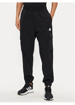 adidas Spodnie dresowe City Escape IR5179 Czarny Regular Fit ze sklepu MODIVO w kategorii Spodnie męskie - zdjęcie 172020375