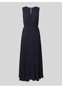 Długa sukienka z plisami i wiązanym paskiem ze sklepu Peek&Cloppenburg  w kategorii Sukienki - zdjęcie 172024167