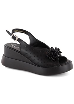 Skórzane sandały damskie na koturnie z koralikami czarne Filippo DS6076 ze sklepu ButyModne.pl w kategorii Sandały damskie - zdjęcie 172025775