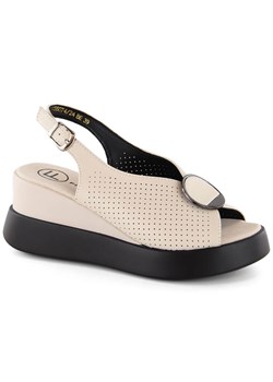 Skórzane sandały damskie na koturnie ażurowe beżowe Filippo DS6074 ze sklepu ButyModne.pl w kategorii Sandały damskie - zdjęcie 172025777