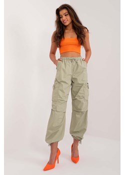 Spodnie damskie typu cargo pistacjowe z bawełny ze sklepu 5.10.15 w kategorii Spodnie damskie - zdjęcie 172027775