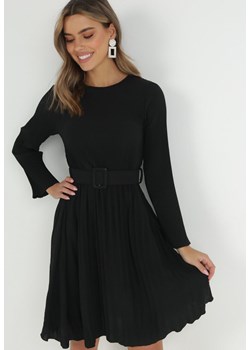 Czarna Sukienka Plisowana z Paskiem Flyne ze sklepu Born2be Odzież w kategorii Sukienki - zdjęcie 172031268