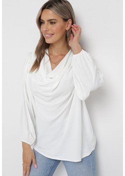 Biała Bluzka z Dekoracyjną Marszczoną Zakładką z Przodu Tisani ze sklepu Born2be Odzież w kategorii Bluzki damskie - zdjęcie 172031637