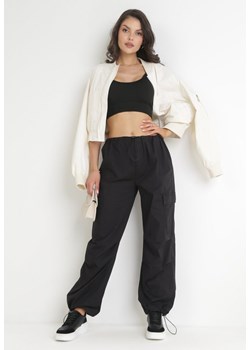 Czarne Spodnie z Kieszeniami Cargo z Klapami Yalelona ze sklepu Born2be Odzież w kategorii Spodnie damskie - zdjęcie 172031875