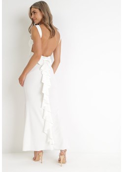 Biała Sukienka z Ozdobną Falbanką i Odkrytymi Plecami Naressa ze sklepu Born2be Odzież w kategorii Sukienki - zdjęcie 172031897