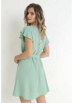 Zielona Trapezowa Sukienka Mini z Materiałowym Paskiem i Falbanką przy Ramionach Loppy ze sklepu Born2be Odzież w kategorii Sukienki - zdjęcie 172032127