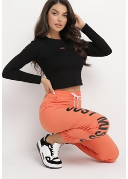 Pomarańczowe Spodnie Dresowe Ozdobione Napisem na Nogawce Russu ze sklepu Born2be Odzież w kategorii Spodnie damskie - zdjęcie 172032639