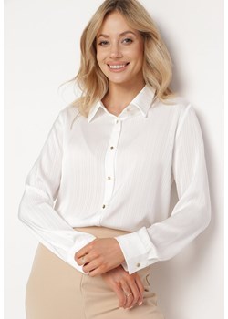 Biała Koszula o Klasycznym Fasonie Zapinana na Guziki Dlinesta ze sklepu Born2be Odzież w kategorii Koszule damskie - zdjęcie 172033337