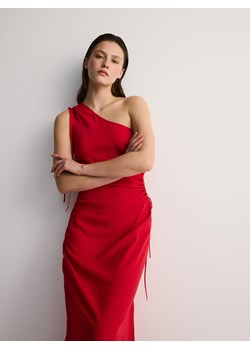Reserved - Sukienka na jedno ramię z wiskozą - czerwony ze sklepu Reserved w kategorii Sukienki - zdjęcie 172034678