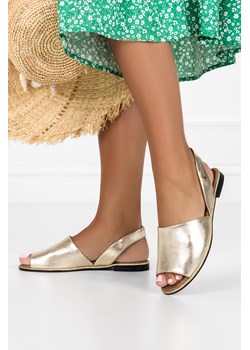 Złote sandały skórzane damskie błyszczące płaskie PRODUKT POLSKI Casu 40166 ze sklepu Casu w kategorii Sandały damskie - zdjęcie 172042327