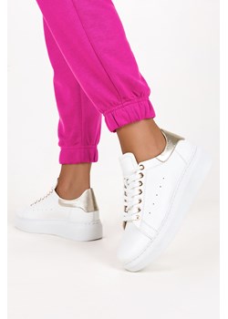 Białe sneakersy skórzane damskie buty sportowe sznurowane na platformie PRODUKT POLSKI Casu 2288 ze sklepu Casu w kategorii Buty sportowe damskie - zdjęcie 172045497