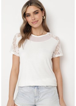 Biała Koszulka T-shirt z Wiskozy z Krótkim Rękawem i Koronką Relliara ze sklepu Born2be Odzież w kategorii Bluzki damskie - zdjęcie 172046599