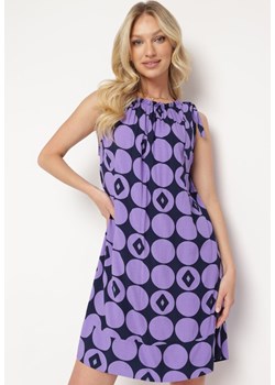 Granatowo-Fioletowa Sukienka z Wiskozy o Pudełkowym Fasonie w Geometryczny Wzór Raloen ze sklepu Born2be Odzież w kategorii Sukienki - zdjęcie 172046767