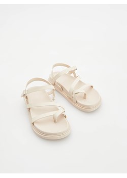 Reserved - Sandały z imitacji skóry - kremowy ze sklepu Reserved w kategorii Sandały dziecięce - zdjęcie 172049885