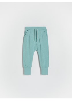 Reserved - Bawełniane spodnie - miętowy ze sklepu Reserved w kategorii Spodnie i półśpiochy - zdjęcie 172049987