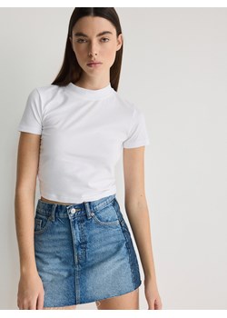 Reserved - Krótki t-shirt ze stójką - biały ze sklepu Reserved w kategorii Bluzki damskie - zdjęcie 172050096