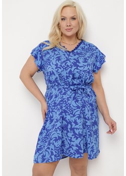 Niebiesko-Granatowa Sukienka o Pudełkowym Fasonie z Koronkową Wstawką i Materiałowym Paskiem Mleania ze sklepu Born2be Odzież w kategorii Sukienki - zdjęcie 172056187