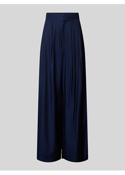 Spodnie materiałowe z szeroką nogawką i zakładkami w pasie model ‘KRISSI’ ze sklepu Peek&Cloppenburg  w kategorii Spodnie damskie - zdjęcie 172064069