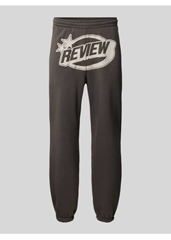 Spodnie dresowe o kroju regular fit z nadrukiem z logo ze sklepu Peek&Cloppenburg  w kategorii Spodnie męskie - zdjęcie 172064097
