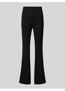 Spodnie o rozkloszowanym kroju w jednolitym kolorze model ‘LINA’ ze sklepu Peek&Cloppenburg  w kategorii Jeansy damskie - zdjęcie 172064587