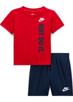 Zestaw ze spodenkami z dzianiny dresowej dla niemowląt Nike Sportswear (12–24 M) - Niebieski ze sklepu Nike poland w kategorii Komplety chłopięce - zdjęcie 172069656