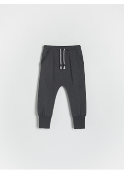 Reserved - Bawełniane spodnie - ciemnoszary ze sklepu Reserved w kategorii Spodnie i półśpiochy - zdjęcie 172082446