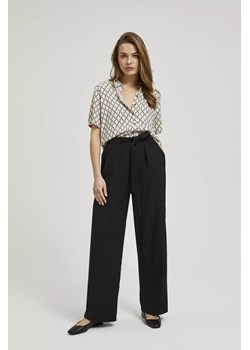 Gładkie spodnie z szerokimi nogawkami i wiązaniem w pasie czarne ze sklepu Moodo.pl w kategorii Spodnie damskie - zdjęcie 172094986