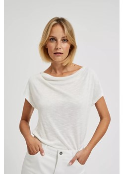Gładka bluzka z okrągłym dekoltem biała ze sklepu Moodo.pl w kategorii Bluzki damskie - zdjęcie 172094996