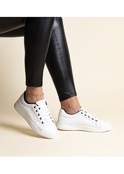Białe sneakersy eko skóra Cathleen - z czarnym elementem ze sklepu gemre w kategorii Trampki damskie - zdjęcie 172107276