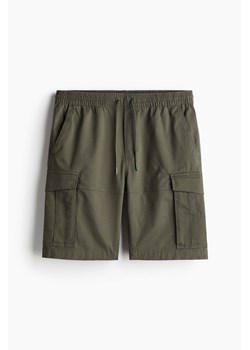 H & M - Szorty cargo z diagonalu Regular Fit - Zielony ze sklepu H&M w kategorii Spodenki męskie - zdjęcie 172120226