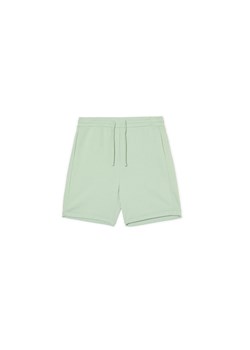 Cropp - Oliwkowe dresowe szorty - zielony ze sklepu Cropp w kategorii Spodenki męskie - zdjęcie 172131418