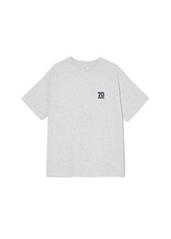 Cropp - Melanżowy jasny t-shirt oversize - jasny szary ze sklepu Cropp w kategorii Bluzki damskie - zdjęcie 172133775