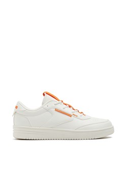 Cropp - Białe sneakersy z pomarańczowymi wszywkami - kremowy ze sklepu Cropp w kategorii Buty sportowe męskie - zdjęcie 172133867