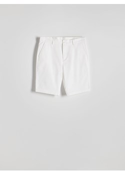 Reserved - Szorty slim fit - biały ze sklepu Reserved w kategorii Spodenki męskie - zdjęcie 172135298