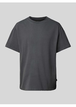 T-shirt z prążkowanym,okrągłym dekoltem model ‘HARVEY’ ze sklepu Peek&Cloppenburg  w kategorii T-shirty męskie - zdjęcie 172137209