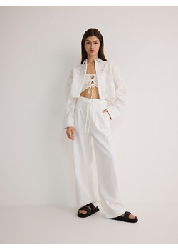 Reserved - Szerokie spodnie z zakładkami i lnem - złamana biel ze sklepu Reserved w kategorii Spodnie damskie - zdjęcie 172139696