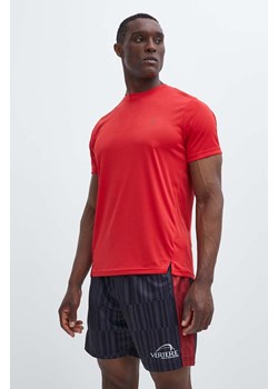 Fila t-shirt do biegania Thionville kolor czerwony gładki FAM0639 ze sklepu ANSWEAR.com w kategorii T-shirty męskie - zdjęcie 172143995