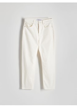 Reserved - Jeansy straight z wysokim stanem - złamana biel ze sklepu Reserved w kategorii Jeansy damskie - zdjęcie 172146249