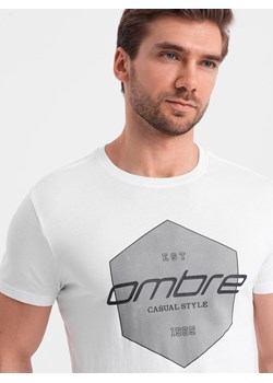 T-shirt męski bawełniany z nadrukiem geometrycznym i logotypem - biały V1 OM-TSPT-0141 ze sklepu ombre w kategorii T-shirty męskie - zdjęcie 172152187